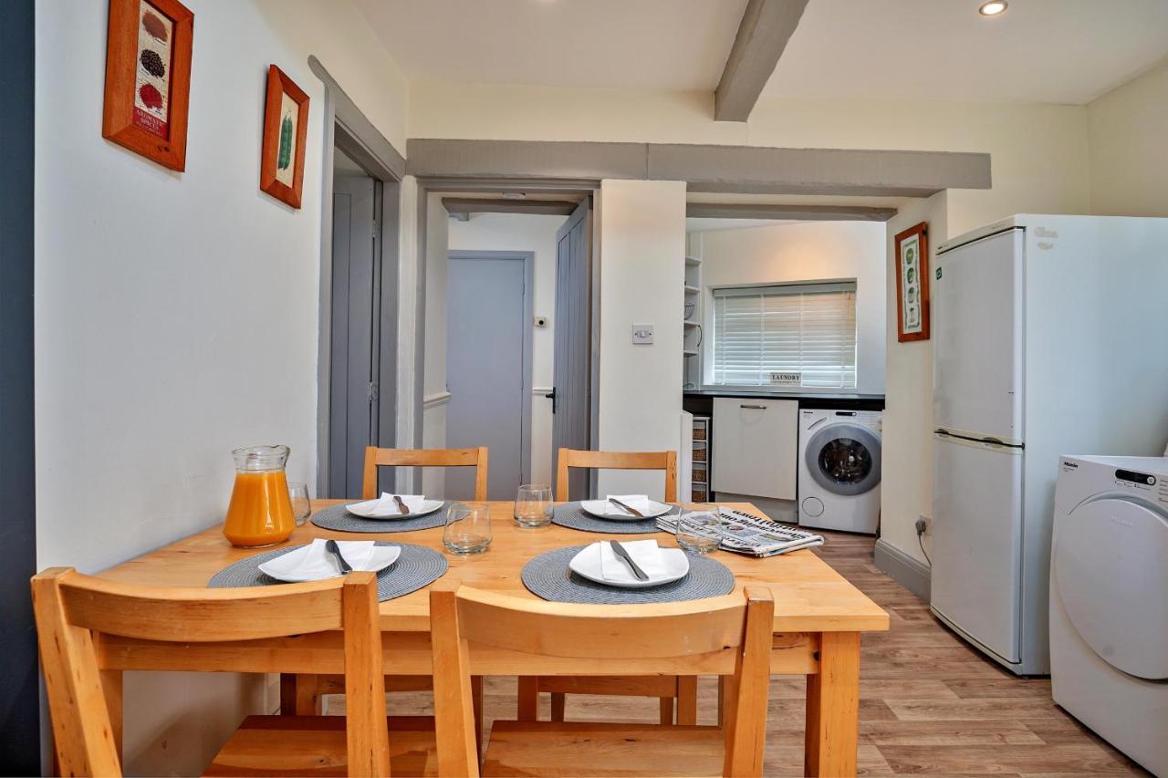 Finest Retreats - Cloggers Cottage Darley Kültér fotó